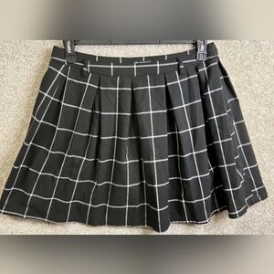 Hot Topic Black & White Windowpane Pleated Skater Skirt
